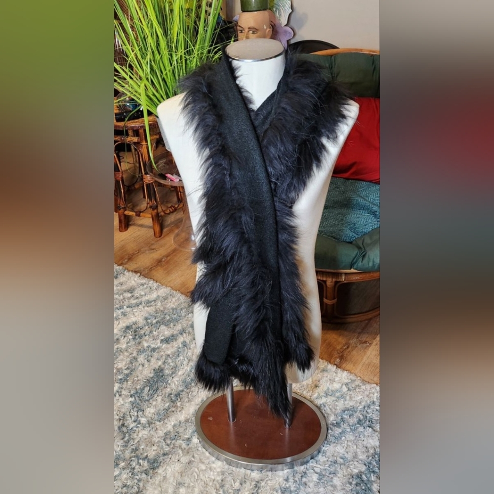 Adrienne Landau Women's Raccoon Fur Black Shawl/Scarf